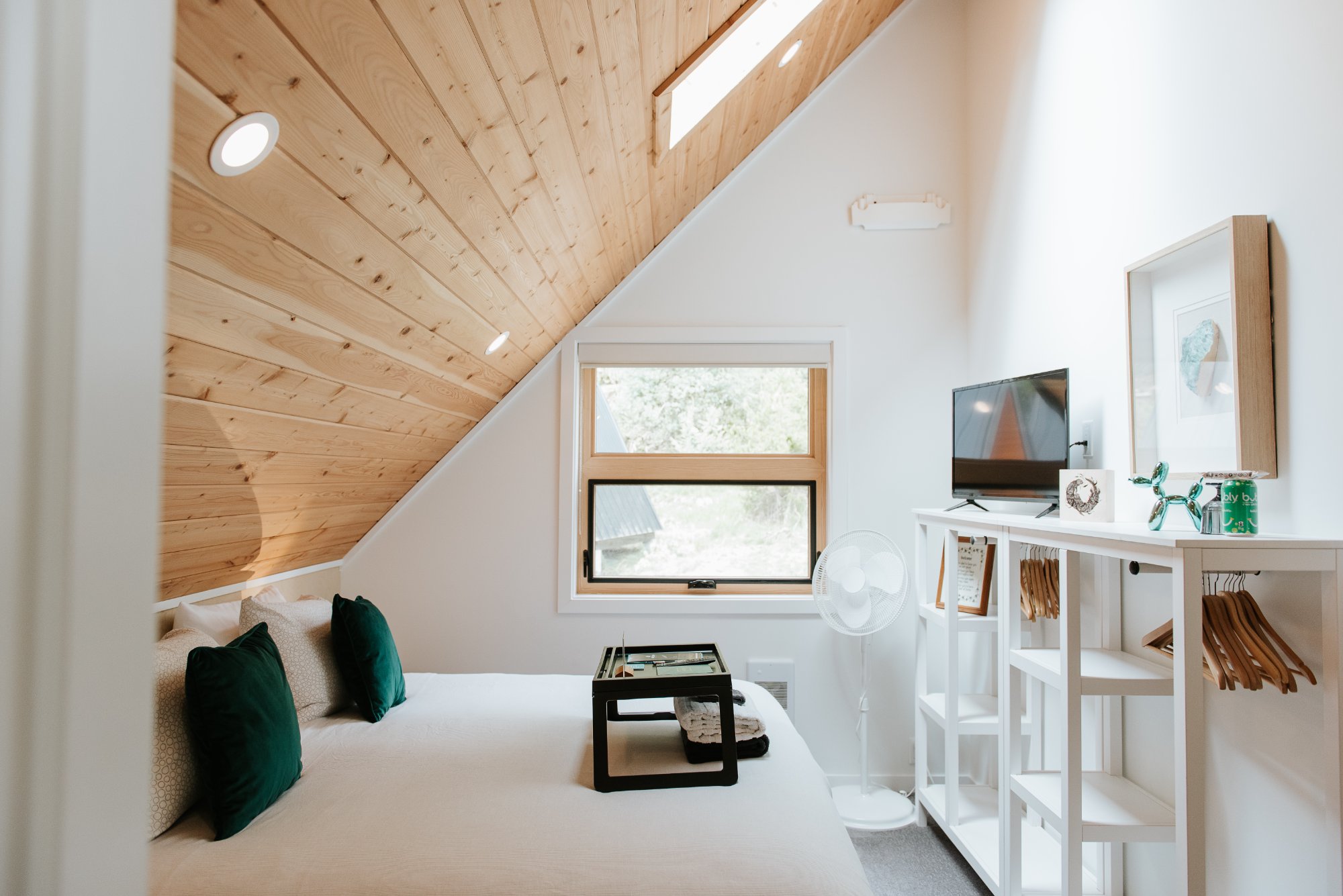 Emerald Room solo Bowen Island retreat