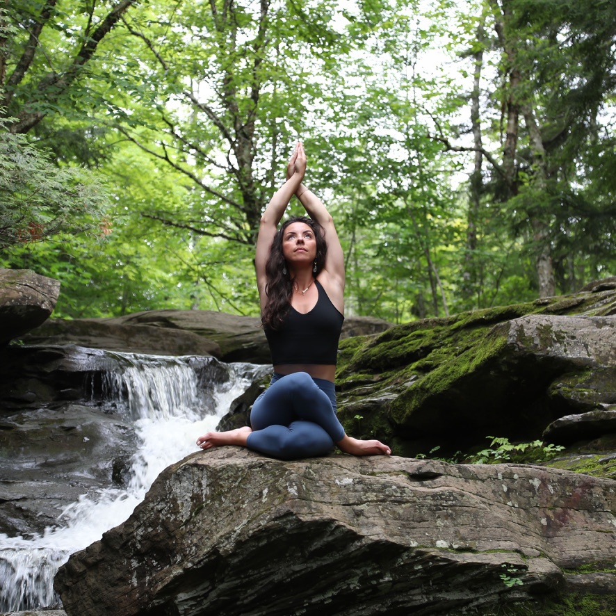 Samantha Hogue yoga teacher Kelowna lululemon ambassador Love Elevate